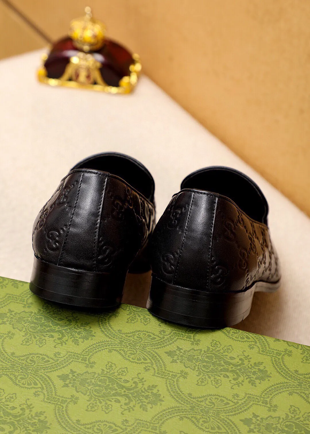 Men's shoes 💰520 💐 Product trademark: GUCCI "Gucci" casual leather shoes Regular size: 39-44 (38.45🉑️customized) Product materials: Selected imported first-layer calfskin embossed upper + luxury hardware buckle, imported water-dyed cow leather lining. Strong three-dimensional visual effect, original combination outsole Color: 3⃣️colors available